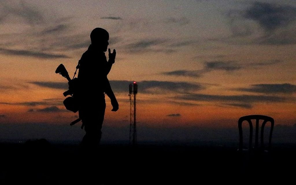 The silhouette of an Israeli soldier is pictured in the southern Israeli town of Sderot on November 13, 2018.(JACK GUEZ / AFP)