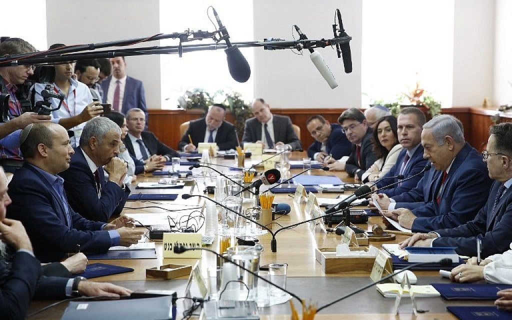 Prime Minister Benjamin Netanyahu (2nd-R), Education Minister Naftali Bennett (1st-L) and Finance Minister Moshe Kahlon (2nd-L) attend the weekly cabinet meeting at the Prime Minister's Office in Jerusalem on November 18, 2018. (Abir Sultan/Pool/AFP)