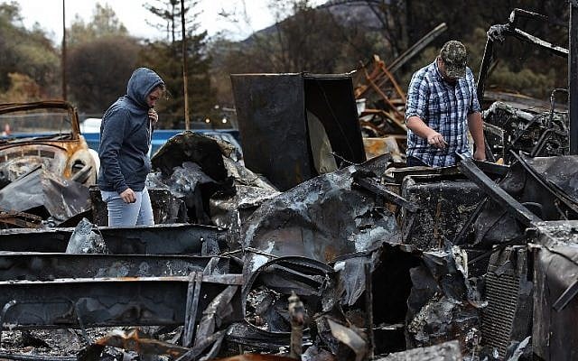 Noah Fisher (R) and Dusty Cope (L) look through the remains of their home that was destroyed by the Camp Fire in Paradise, California, on November 22, 2018. (JUSTIN SULLIVAN / GETTY IMAGES NORTH AMERICA / AFP) Noah Fisher (R) and Dusty Cope (L) look through the remains of their home that was destroyed by the Camp Fire in Paradise, California, on November 22, 2018. (JUSTIN SULLIVAN / GETTY IMAGES NORTH AMERICA / AFP)
