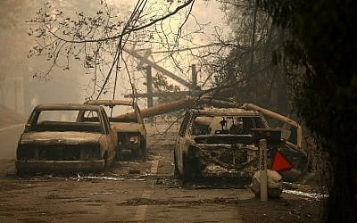 Power lines rest on cars that were burned by the Camp Fire on November 10, 2018 in Paradise, California.  (Justin Sullivan/Getty Images/AFP)