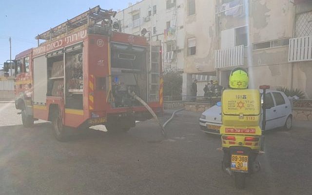 The scene of an apartment fire where a man died in Kiryat Yam on November 1, 2018. (Magen David Adom)