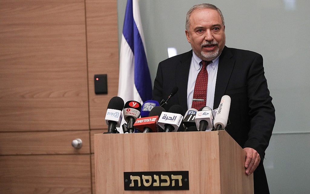 Avigdor Liberman announces his resignation from defense portfolio during a Jerusalem press conference, November 14, 2018 (Yonatan Sindel/FLASH90)