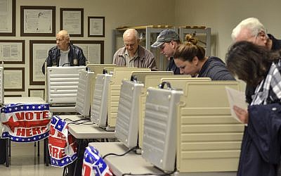 Voters packed the Vigo County Annex in Terre Haute, Indiana, on November 5, 2018, during the final day of early voting. (Austen Leake/Tribune-Star via AP)