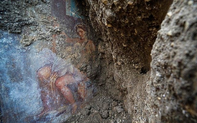 The fresco ''Leda e il cigno'' (Leda and the swan) discovered last Friday in the Regio V archeological area in Pompeii, near Naples, Italy, is seen Nov. 19, 2018 (Cesare Abbate/ANSA via AP) The fresco ''Leda e il cigno'' (Leda and the swan) discovered last Friday in the Regio V archeological area in Pompeii, near Naples, Italy, is seen Nov. 19, 2018 (Cesare Abbate/ANSA via AP)