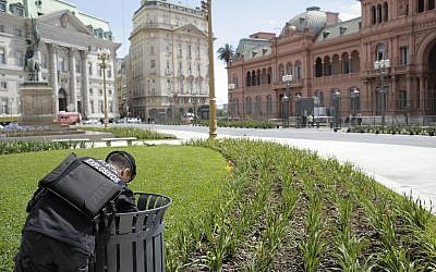 An anti-explosives police officer inspects a garbage bin in front of the presidential palace in Buenos Aires, Argentina, on November 29, 2018. (AP Photo/Sebastian Pani)