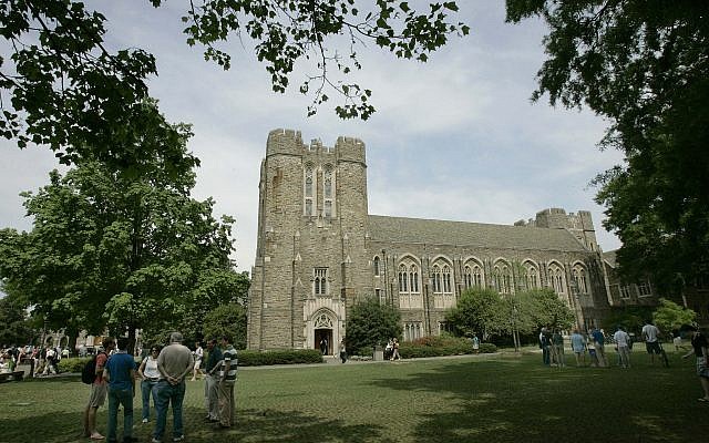 Visitors explore the Duke University campus during Blue Devil Days Monday, April 24, 2006 in Durham, North Carolina (AP Photo/Gerry Broome) Visitors explore the Duke University campus during Blue Devil Days Monday, April 24, 2006 in Durham, North Carolina (AP Photo/Gerry Broome)