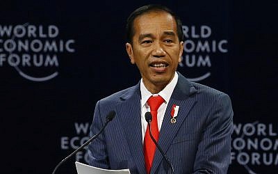 Indonesian President Joko Widodo addresses participants during the opening session of the World Economic Forum on ASEAN, September 12, 2018 in Hanoi, Vietnam (AP Photo/Bullit Marquez)