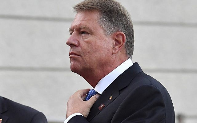 Romanian President Klaus Iohannis adjusts his tie when arriving at the informal EU summit in Salzburg, Austria, Wednesday, Sept. 19, 2018. (AP/Kerstin Joensson) Romanian President Klaus Iohannis adjusts his tie when arriving at the informal EU summit in Salzburg, Austria, Wednesday, Sept. 19, 2018. (AP/Kerstin Joensson)