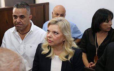 Prime Minister Benjamin Netanyahu's wife Sara, center, sits in a courtroom in Jerusalem, on October 7, 2018. (Amit Shabi, Yedioth Ahronoth, Pool via AP)