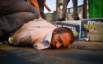 Police arrest a protester during a demonstration in Bnei Brak against the conscription of ultra-Orthodox seminary students on November 1, 2018. (Yehuda Haim/Flash90)