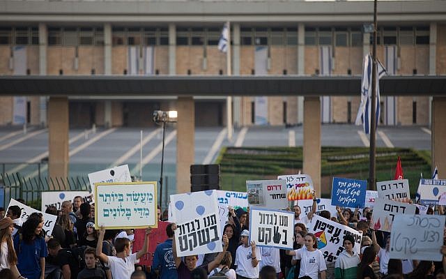 Israeli youth hold signs as they protest for a solution to Gaza border violence in front of the Knesset on November 8, 2018. (Yonatan Sindel/Flash90) Israeli youth hold signs as they protest for a solution to Gaza border violence in front of the Knesset on November 8, 2018. (Yonatan Sindel/Flash90)