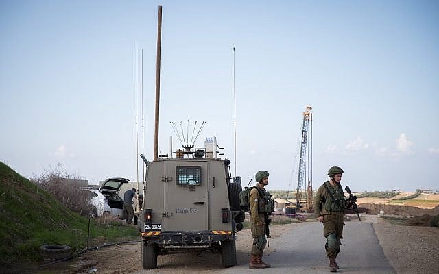 Israeli soldiers stand guard in Nahal Oz, southern Israel, near the border with Gaza, November 12, 2018. (Hadas Parush/FLASH90) Israeli soldiers stand guard in Nahal Oz, southern Israel, near the border with Gaza, November 12, 2018. (Hadas Parush/FLASH90)