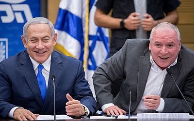 Prime Minister Benjamin Netanyahu and coalition head David Amsalem during a Likud faction meeting in the Knesset, on November 19, 2018. (Miriam Alster/FLASH90)