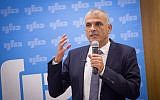 Kulanu chairman Moshe Kahlon holds a faction meeting in the Knesset on November 26, 2018. (Miriam Alster/Flash90)