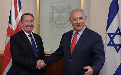 British International Trade Secretary Liam Fox, left, meets Prime Minister Benjamin Netanyahu at the Prime Minister's Office in Jerusalem on November 28, 2018. (Amos Ben-Gershom/GPO)