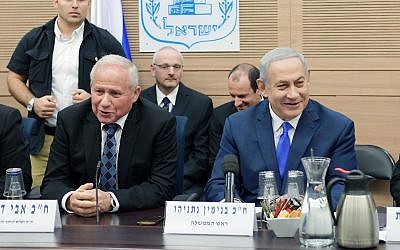 Prime Minister Benjamin Netanyahu, right, and Foreign Affairs and Defense Committee chair MK Avi Dichter, left, at an FADC meeting in the Knesset, November 19, 2018. (Amos Ben Gershom/GPO)