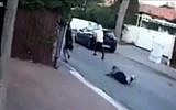 The attack on Reli Shemesh in Kfar Saba, November 22, 2018 (Screen grab via mako)