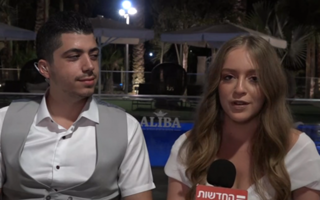Raziel (left) and Yael Huri after their wedding on Monday night, November 12, 2018 (Hadashot TV news) Raziel (left) and Yael Huri after their wedding on Monday night, November 12, 2018 (Hadashot TV news)