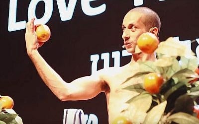 Performance artist Ariel Bronz during a 2017 show. (screen capture: YouTue)
