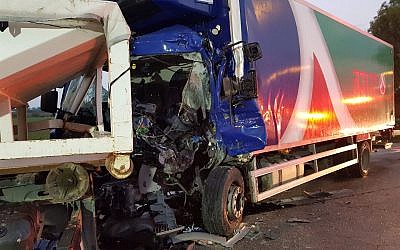 A truck involved in an accident on Route 40, November 26, 2018. (Magen David Adom) A truck involved in an accident on Route 40, November 26, 2018. (Magen David Adom)