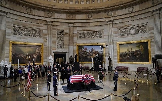 US President Donald Trump and First Lady Melania Trump pay their respects as US president George H. W. Bush lies in state in the Rotunda of the US Capitol in Washington, DC on December 3, 2018. -(Pablo Martinez Monsivais/POOL/AFP) US President Donald Trump and First Lady Melania Trump pay their respects as US president George H. W. Bush lies in state in the Rotunda of the US Capitol in Washington, DC on December 3, 2018. -(Pablo Martinez Monsivais/POOL/AFP)
