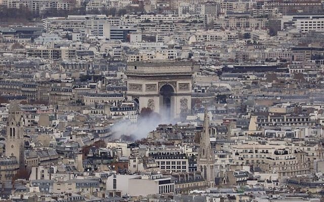 A general view shows smoke billowing near the Arc de Triomphe in Paris during "yellow vest" protests on December 8, 2018. (Ludovic Marin/AFP)