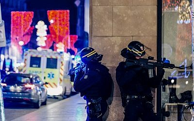 French police officers stand guard near the scene of a shooting in Strasbourg, eastern France,  December 11, 2018. (Abdesslam MIRDASS/AFP)