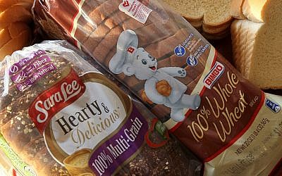 Sara Lee and Bimbo bread products are displayed together in a Chicago store in 2010. (Scott Olson/Getty Images)