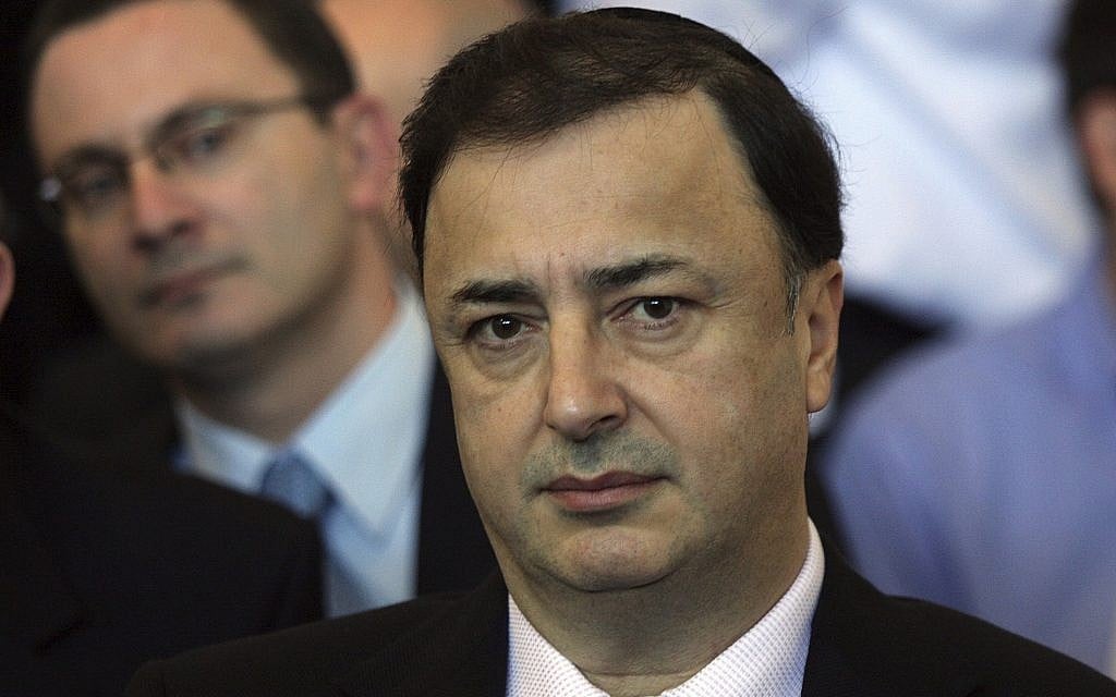 This Dec. 2, 2009 photo shows Lev Leviev at Tel Aviv's District Court (AP Photo/Ofer Vaknin)