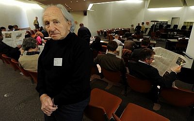 Journalist Noah Klieger, contemporary witness and survivor of the Auschwitz concentration camp, stands in the court room of the trial against John Demjamjuk at the District Court in Munich, Germany Dec. 2, 2009 (AP Photo/Peter Kneffel,Pool)