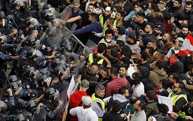 Lebanese anti-government protesters clash with riot policemen as they try to reach the government building in central Beirut, Lebanon, Dec. 23, 2018 (AP Photo/Bilal Hussein) Lebanese anti-government protesters clash with riot policemen as they try to reach the government building in central Beirut, Lebanon, Dec. 23, 2018 (AP Photo/Bilal Hussein)