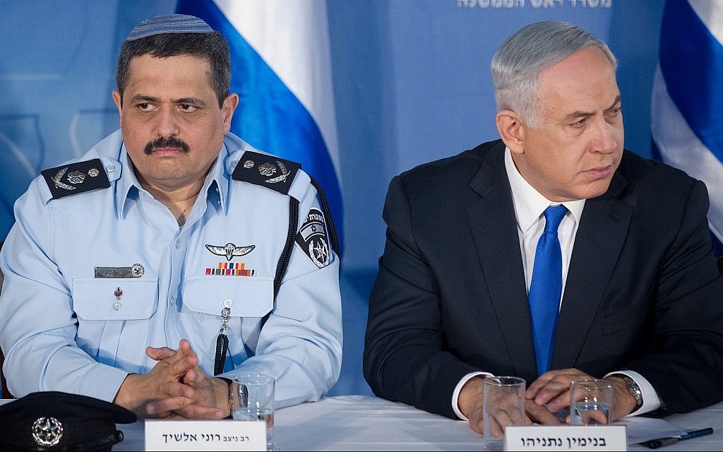 Then-police commissioner Roni Alsheich (left) and Prime Minister Benjamin Netanyahu at a welcoming ceremony for Alsheich at the start of his term, at the Prime Minister's Office in Jerusalem, December 3, 2015. (Miriam Alster/ Flash90/ File) Then-police commissioner Roni Alsheich (left) and Prime Minister Benjamin Netanyahu at a welcoming ceremony for Alsheich at the start of his term, at the Prime Minister's Office in Jerusalem, December 3, 2015. (Miriam Alster/ Flash90/ File)