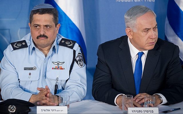 Then-police commissioner Roni Alsheich (left) and Prime Minister Benjamin Netanyahu at a welcoming ceremony for Alsheich at the start of his term, at the Prime Minister's Office in Jerusalem, December 3, 2015. (Miriam Alster/ Flash90/ File) Then-police commissioner Roni Alsheich (left) and Prime Minister Benjamin Netanyahu at a welcoming ceremony for Alsheich at the start of his term, at the Prime Minister's Office in Jerusalem, December 3, 2015. (Miriam Alster/ Flash90/ File)