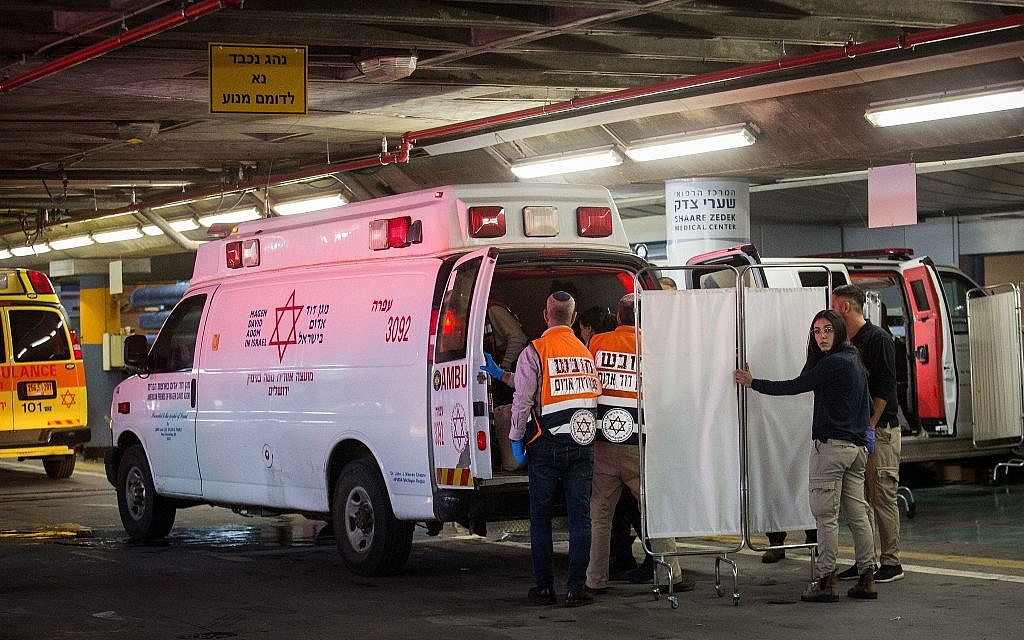 Israeli security and medical personnel evacuate the injured after Ofra shooting attack, at Shaarei Tzedek Hospital in Jerusalem, December 9, 2018 (Hadas Parush/Flash90)