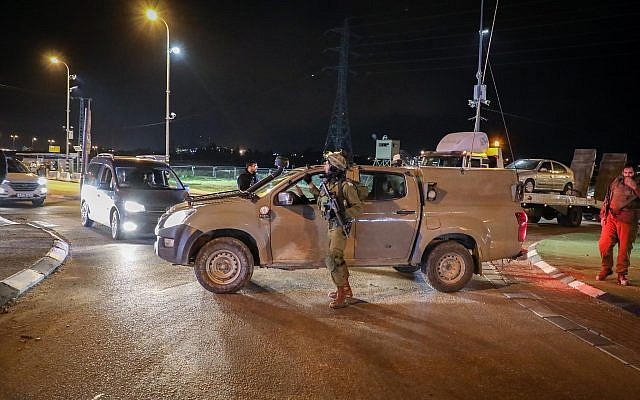 Road blocks in the West Bank following a terror attack where two Israeli soldiers were shot by Palestinian terrorists, and two more seriously injured, December 13, 2018. (Gershon Elinson/FLASH90) Road blocks in the West Bank following a terror attack where two Israeli soldiers were shot by Palestinian terrorists, and two more seriously injured, December 13, 2018. (Gershon Elinson/FLASH90)