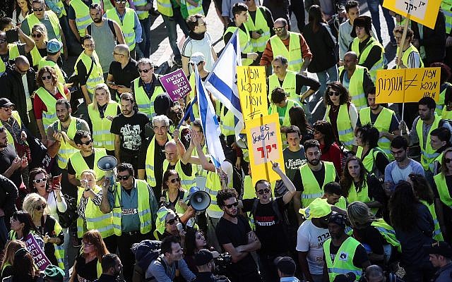 'Yellow vest' protests reach Israel with hundreds marching against the rising cost of living in central Tel Aviv on December 14, 2018. (Miriam Alster/Flash90) 'Yellow vest' protests reach Israel with hundreds marching against the rising cost of living in central Tel Aviv on December 14, 2018. (Miriam Alster/Flash90)