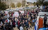 Settlers and right-wing activists protest against the ongoing terror attacks against Israelis in the West Bank outside the Prime Minister's Office in Jerusalem, on December 16, 2018. (Yonatan Sindel/Flash90)