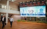 Screens showing falling stocks at the Tel Aviv Stock Exchange, December 23, 2018 (Miriam Alster/Flash90)