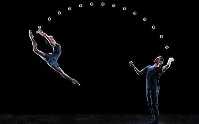 From '4x4 Ephemeral Architectures,' a juggling ballet performed by Gandini Juggling to a work composed by Nimrod Borenstein (Courtesy Gandini Juggling)
