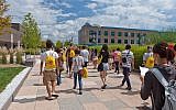 Illustrative: Students on orientation at Purchase College, NY, in 2013 (CC BY-SA Kelly Campbell/Wikimedia Commons)