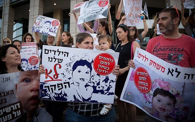 Israelis demonstrate against the lack of supervision in daycares outside the Tel Aviv Government Complex following the death of 18-month-old Yasmin Vinta, June 21 2018. (Miriam Alster/Flash90) Israelis demonstrate against the lack of supervision in daycares outside the Tel Aviv Government Complex following the death of 18-month-old Yasmin Vinta, June 21 2018. (Miriam Alster/Flash90)