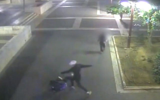 CCTV footage showing a suspect kicking a Sudanese asylum seeker in Petah Tikva on November 14, 2016. (Screen capture/Ynet) CCTV footage showing a suspect kicking a Sudanese asylum seeker in Petah Tikva on November 14, 2016. (Screen capture/Ynet)