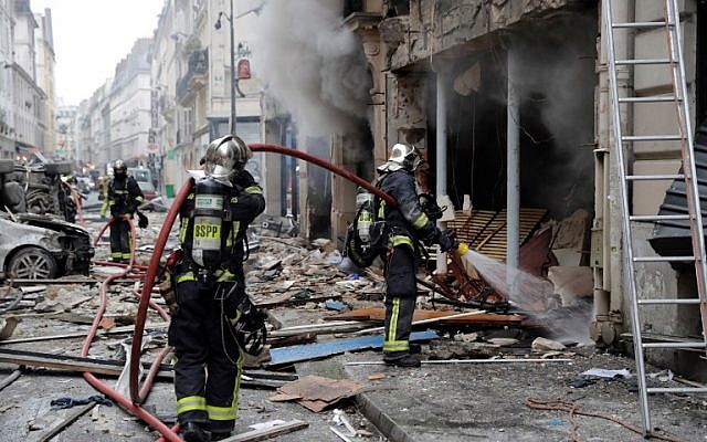 Firefighters intervene after the explosion of a bakery on the corner of the streets Saint-Cecile and Rue de Trevise in central Paris on January 12, 2019. (Thomas Samson/AFP) Firefighters intervene after the explosion of a bakery on the corner of the streets Saint-Cecile and Rue de Trevise in central Paris on January 12, 2019. (Thomas Samson/AFP)