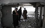 Palestinians checks the house of man accused of the fatal September stabbing of an Israeli-American, after it was partially demolished by Israeli forces on January 18, 2019, in the village of Yatta in the West Bank (HAZEM BADER / AFP)