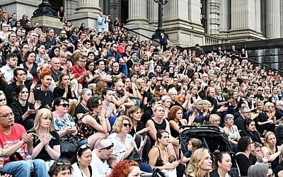 People attend a vigil in memory of murdered Israeli student Aya Maasarwe in Melbourne on January 18, 2019. (Allan LEE / AFP)