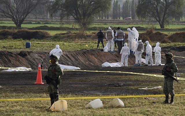 A group of forensic experts work at the site of a massive blaze triggered by a leaky pipeline in Tlahuelilpan, Hidalgo state, Mexico on January 19, 2019. ( ALFREDO ESTRELLA / AFP) A group of forensic experts work at the site of a massive blaze triggered by a leaky pipeline in Tlahuelilpan, Hidalgo state, Mexico on January 19, 2019. ( ALFREDO ESTRELLA / AFP)