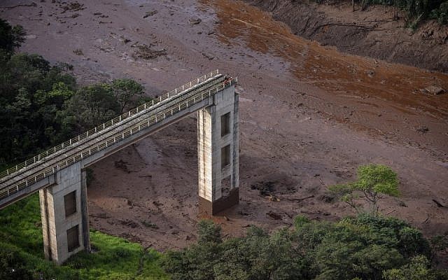 Aerial view taken after the collapse of a dam near the town of Brumadinho in southeastern Brazil, on January 25, 2019. - (Douglas Magno / AFP)