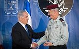 Prime Minister Benjamin Netanyahu (left) with outgoing IDF Chief of Staff Benny Gantz at a ceremony in honor of incoming IDF chief of staff Gadi Eisenkot (not seen) at the PM's office in Jerusalem, February 16, 2015 (Miriam Alster/Flash90)
