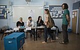 Israelis line up to cast their votes at a polling station in Tel Aviv, for the 20th parliament, in the Israeli general elections, on March 17, 2015. (Danielle Shitrit/FLASH90)