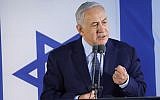 Prime Minister Benjamin Netanyahu speaks at the funeral of former defense minister Moshe Arens, at Savyon Cemetery, on January 8, 2019. (Flash90)